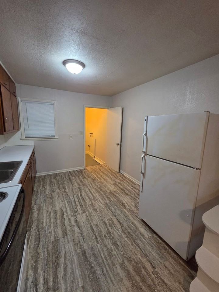 2565 N Kansas St - Photo 2 of 11