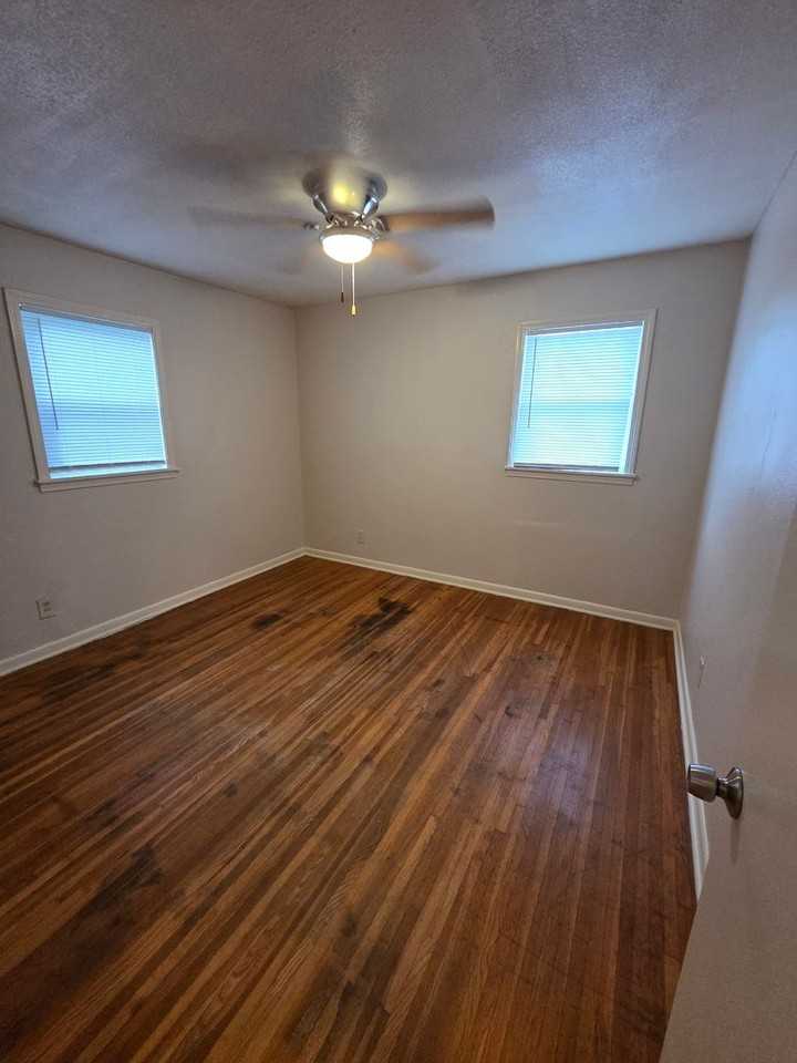 2565 N Kansas St - Photo 7 of 11