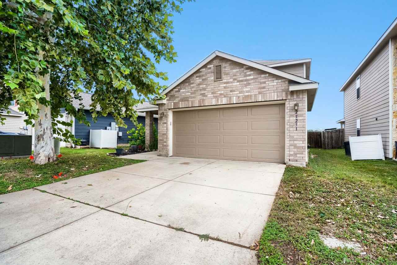 25251 Cambridge Wl - Photo 2 of 30
