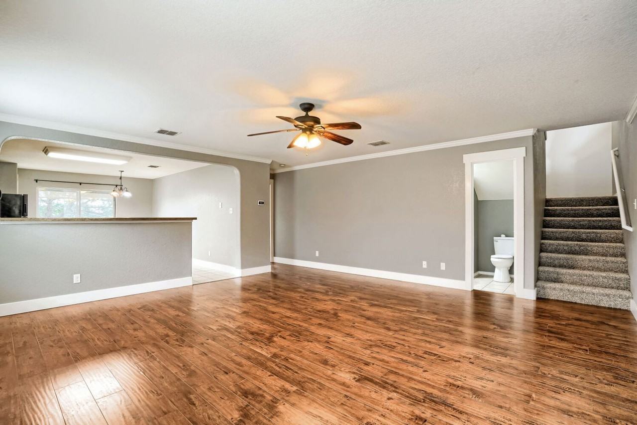 25251 Cambridge Wl - Photo 4 of 30