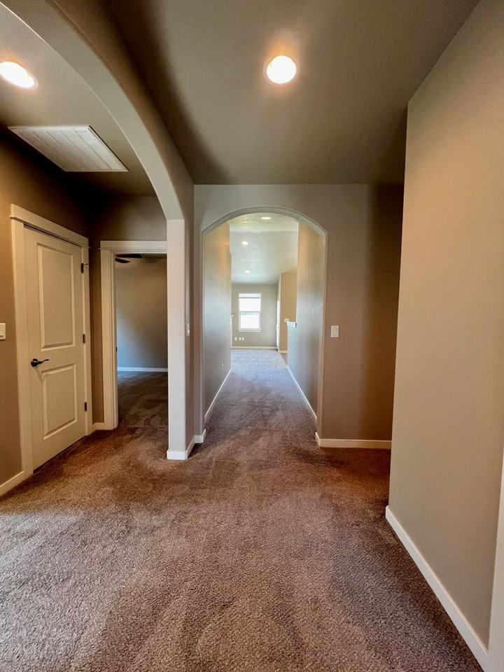 6112 Cottonwood Loop - Photo 3 of 27