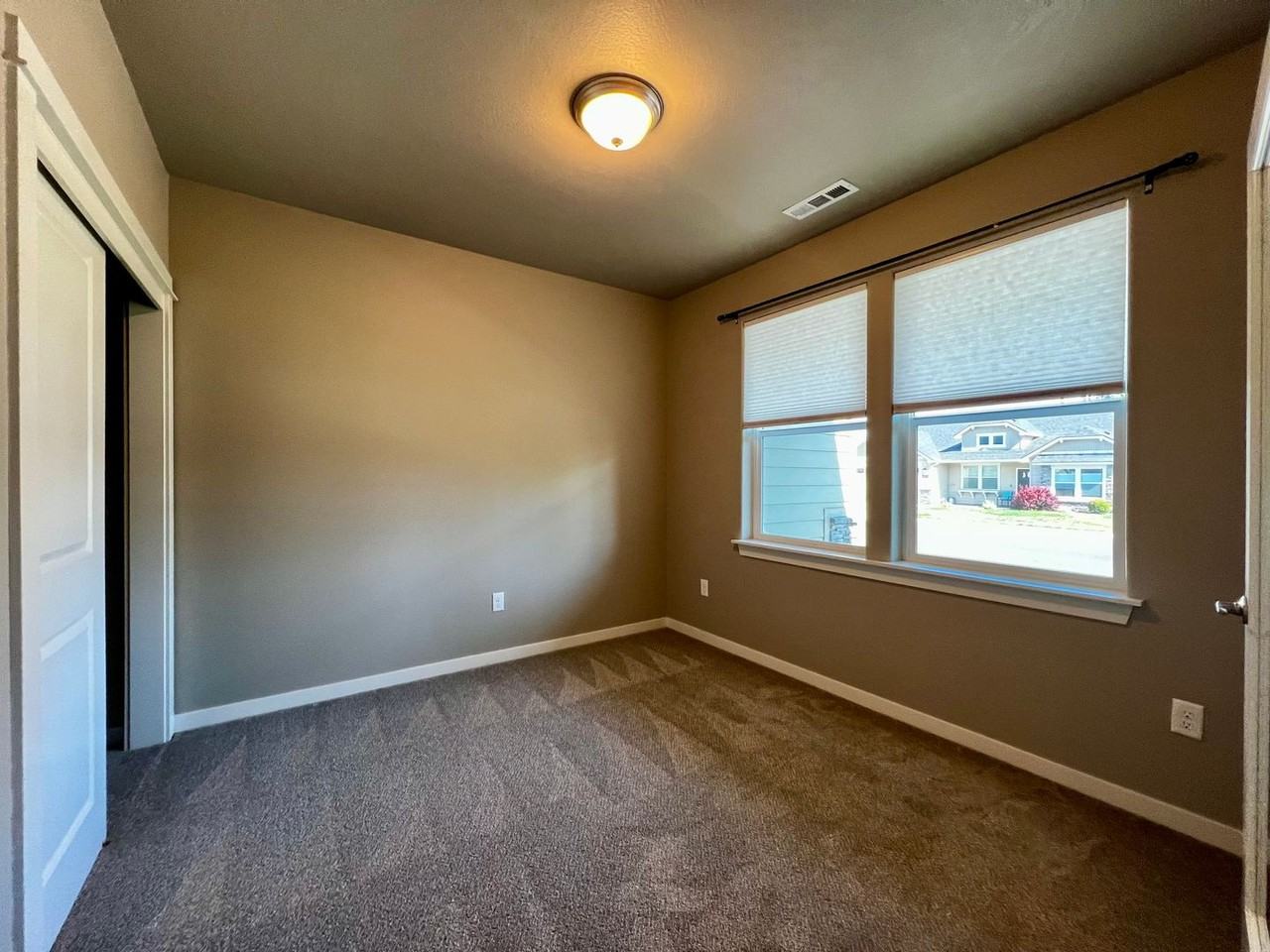 6112 Cottonwood Loop - Photo 4 of 27