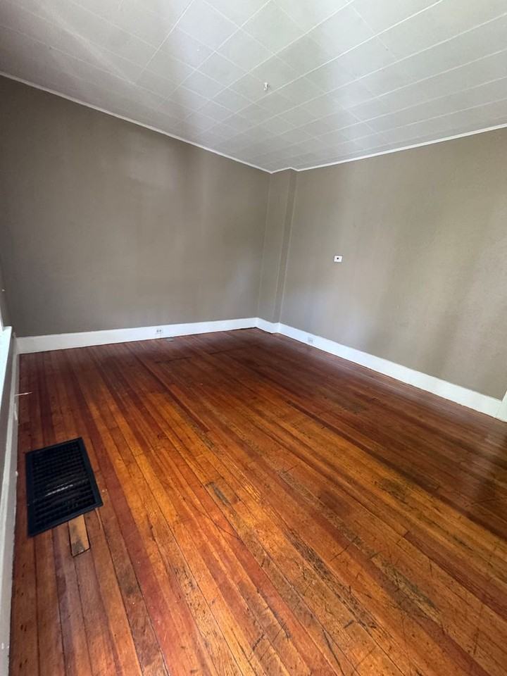 1010 Elm St - Photo 2 of 7