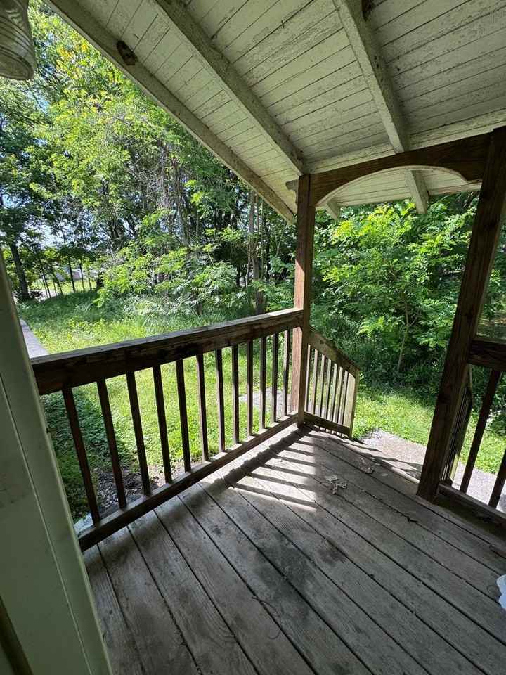 1010 Elm St - Photo 5 of 7