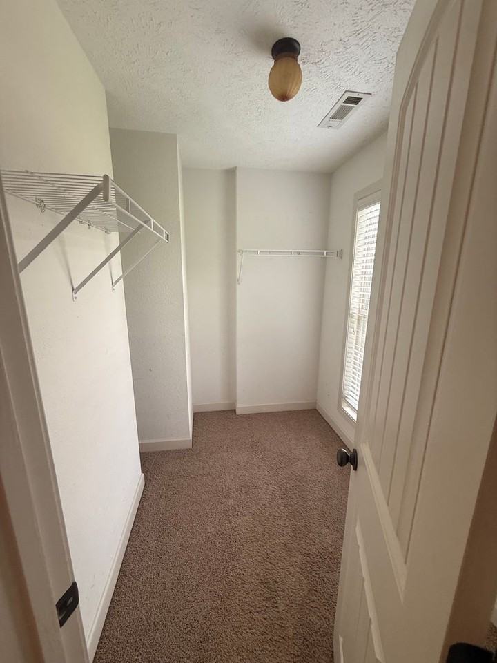 228 Chronicles Dr - Photo 7 of 16