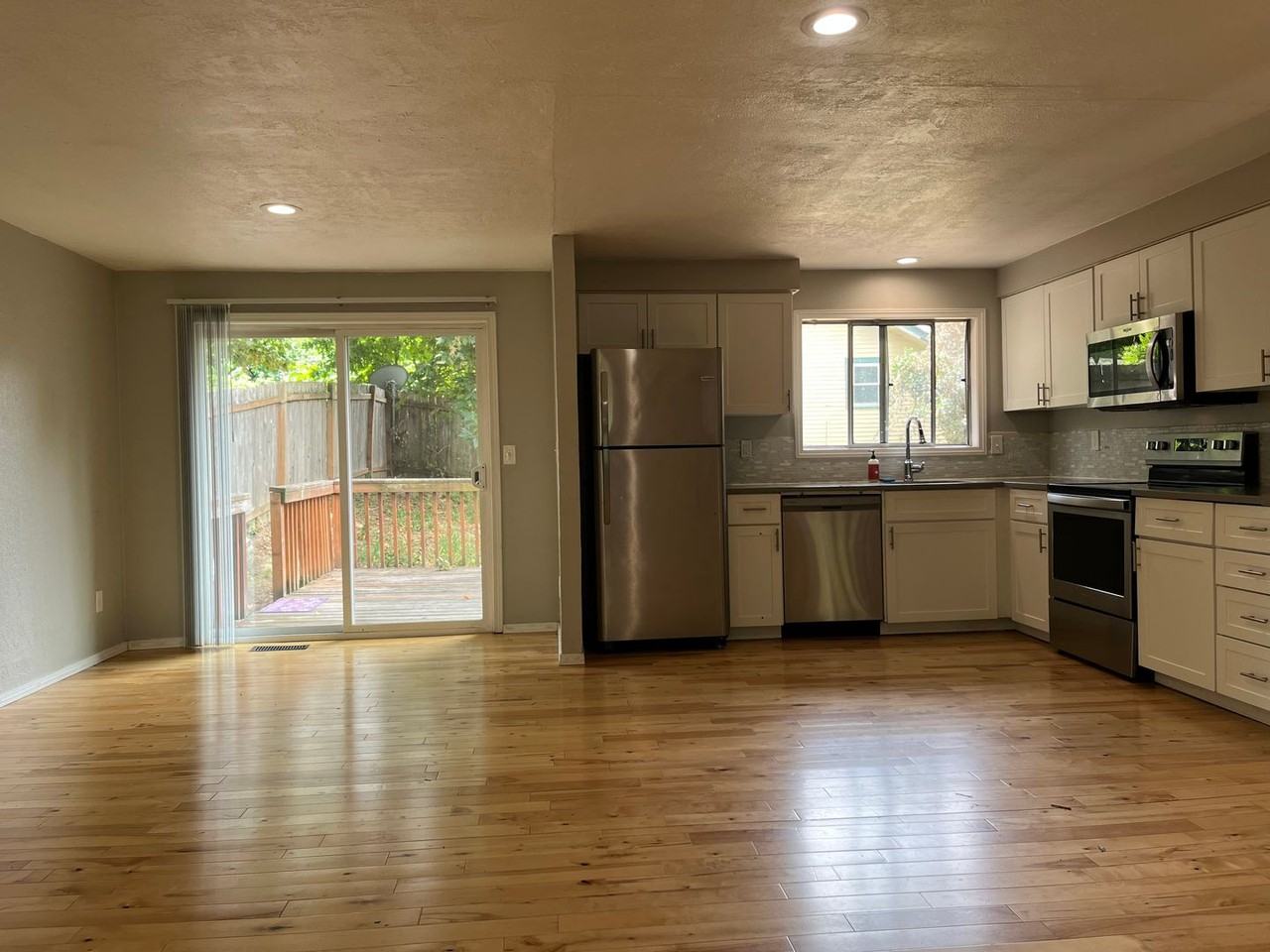 2772 Se Van Water St - Photo 6 of 40