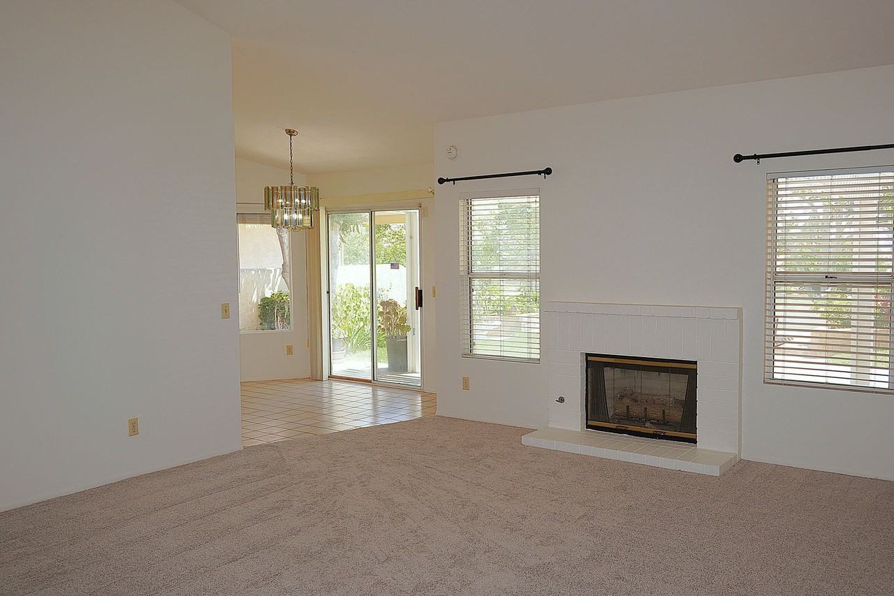 1366 Fairway Oaks Ave - Photo 5 of 24