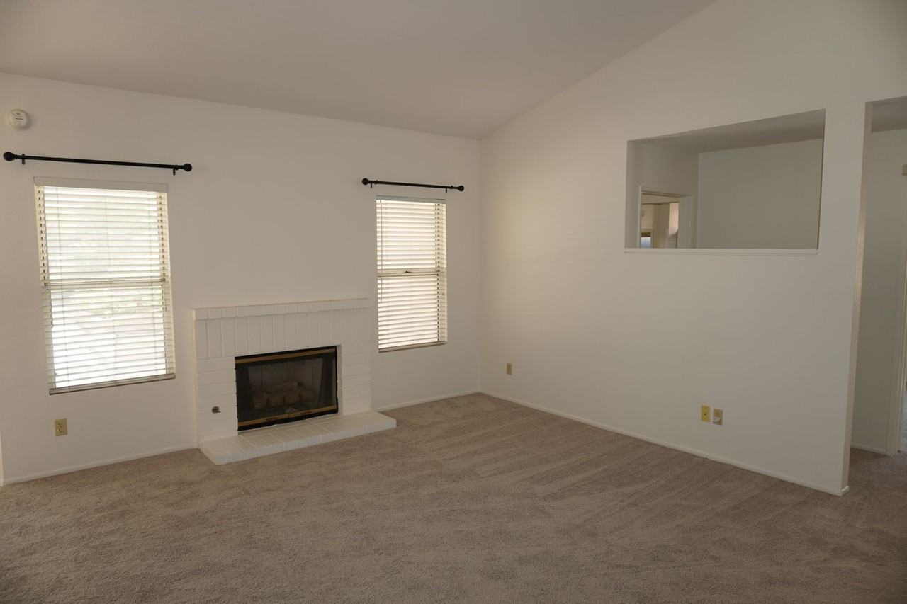 1366 Fairway Oaks Ave - Photo 6 of 24