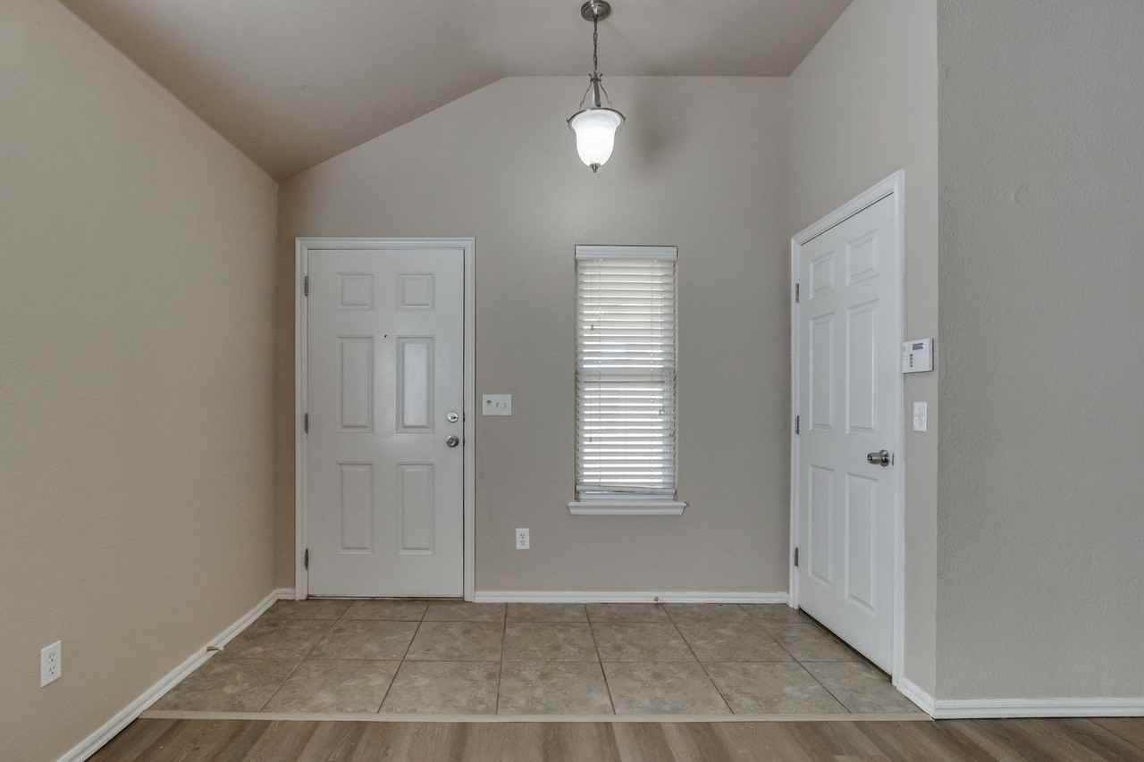 2201 Nw 199th St - Photo 5 of 22