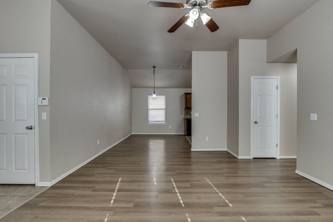 2201 Nw 199th St - Photo 6 of 22