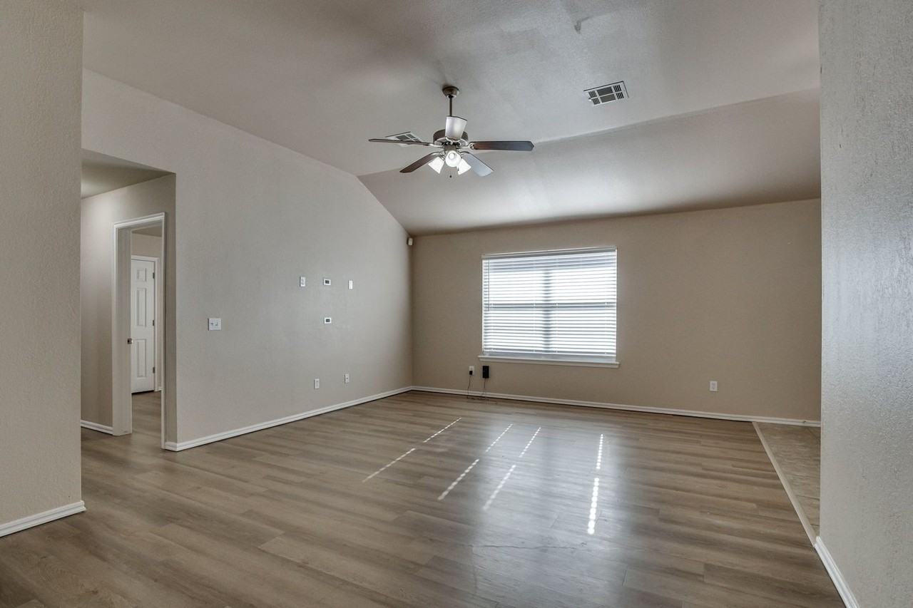 2201 Nw 199th St - Photo 7 of 22
