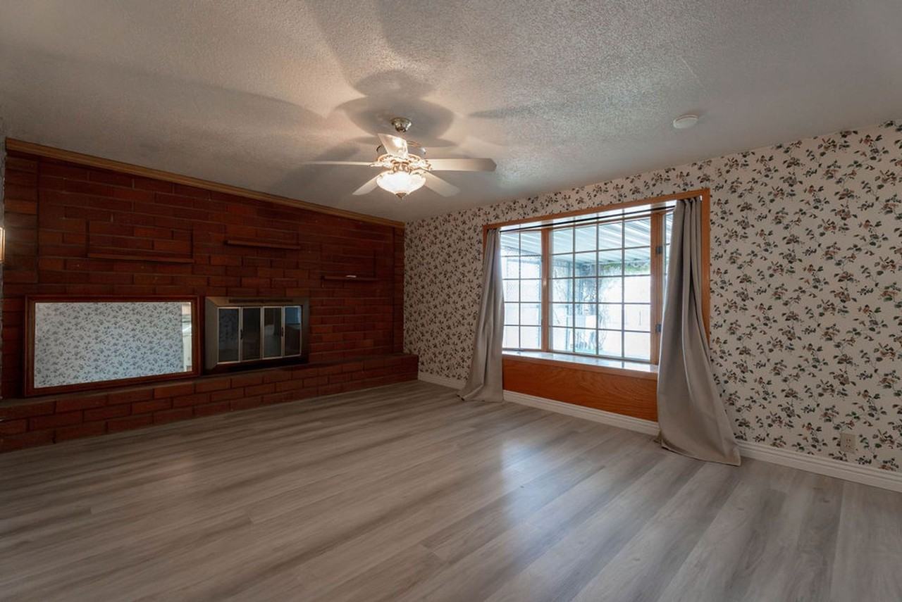 5185 Sun Valley Dr - Photo 4 of 50