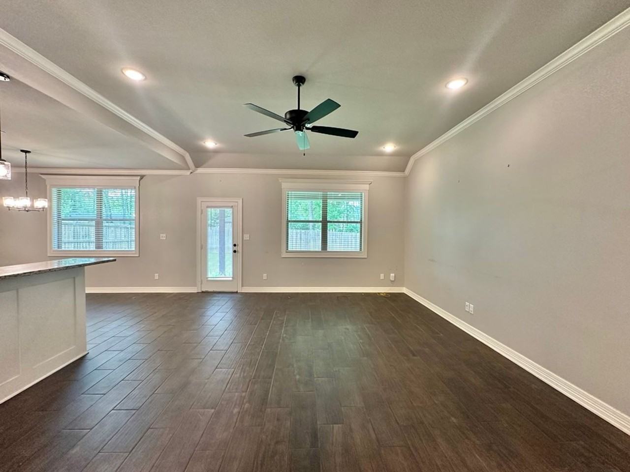 109 Rose Row Ln - Photo 2 of 27