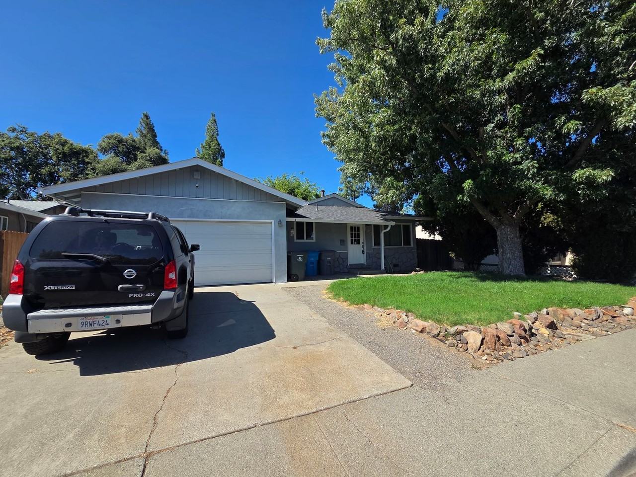 1955 Southwood Dr - Photo 2 of 18