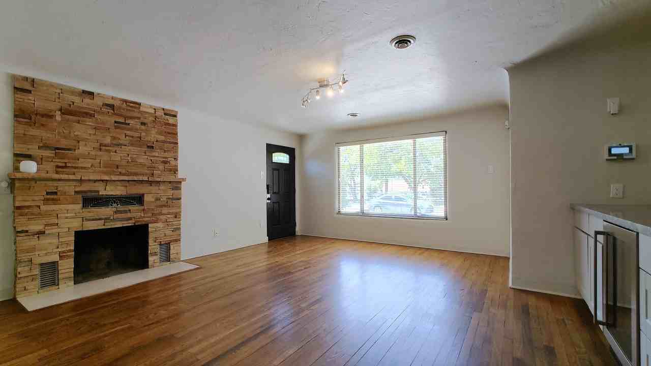 808 Vassar Dr Ne - Photo 2 of 25