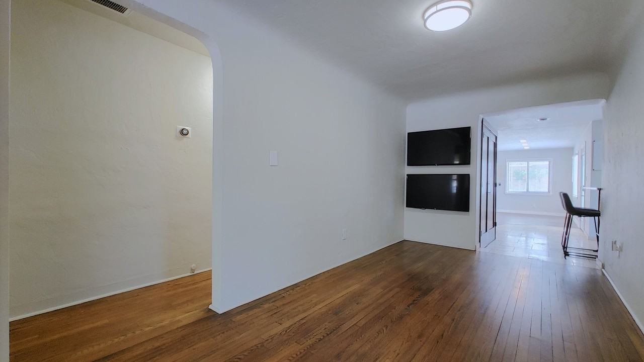 808 Vassar Dr Ne - Photo 7 of 25