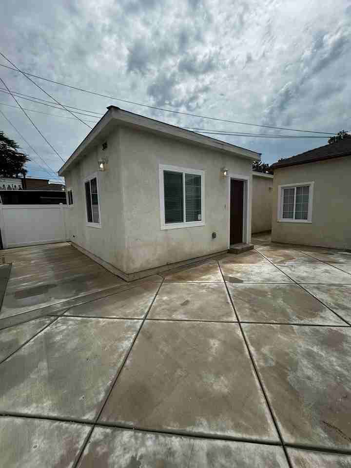 306 N Pine St #1-2 - Photo 2 of 18