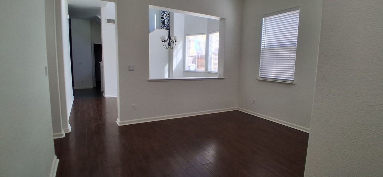 562 Ranger St - Photo 5 of 39