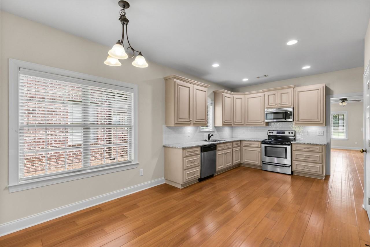 948 Starr Ct - Photo 4 of 36