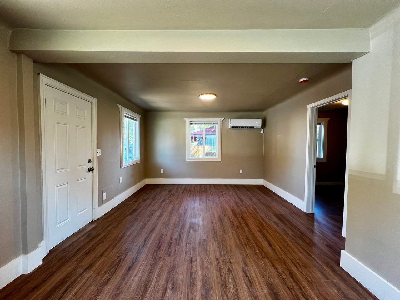 921 S 11th Ave - Photo 2 of 16