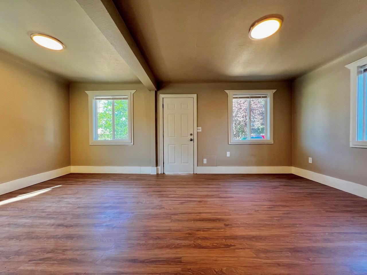 921 S 11th Ave - Photo 3 of 16