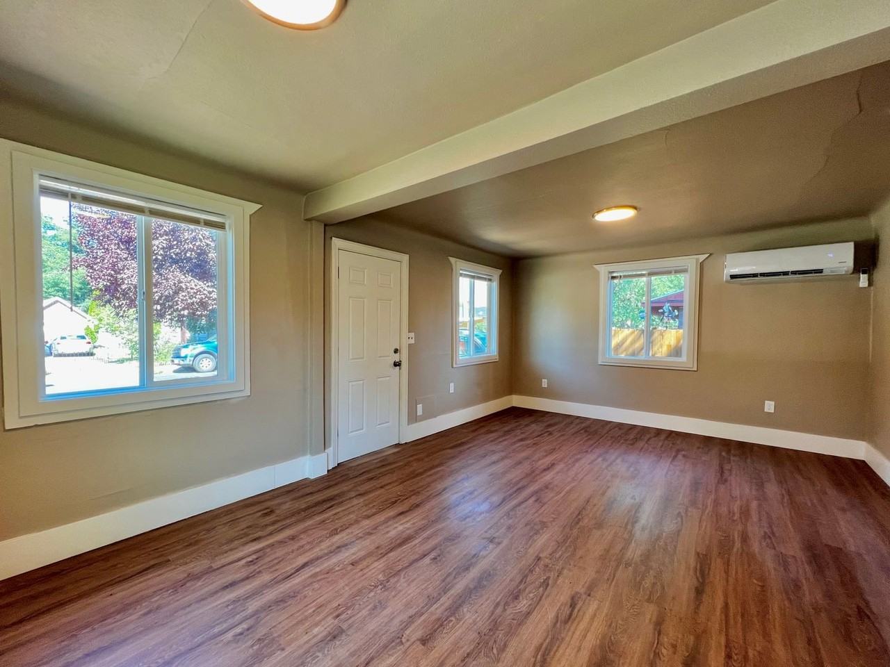 921 S 11th Ave - Photo 4 of 16