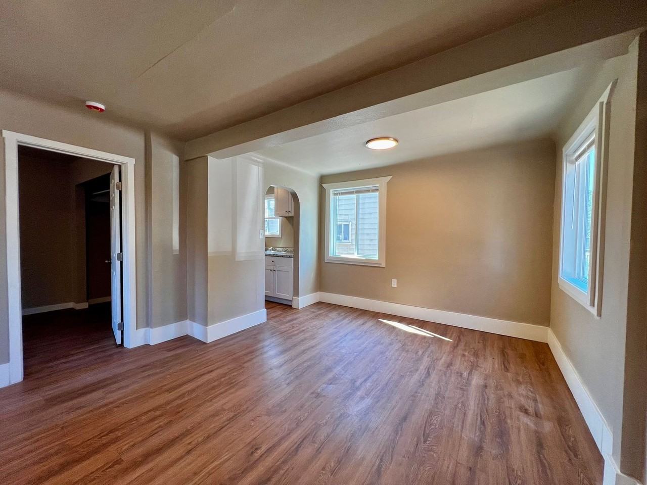 921 S 11th Ave - Photo 5 of 16