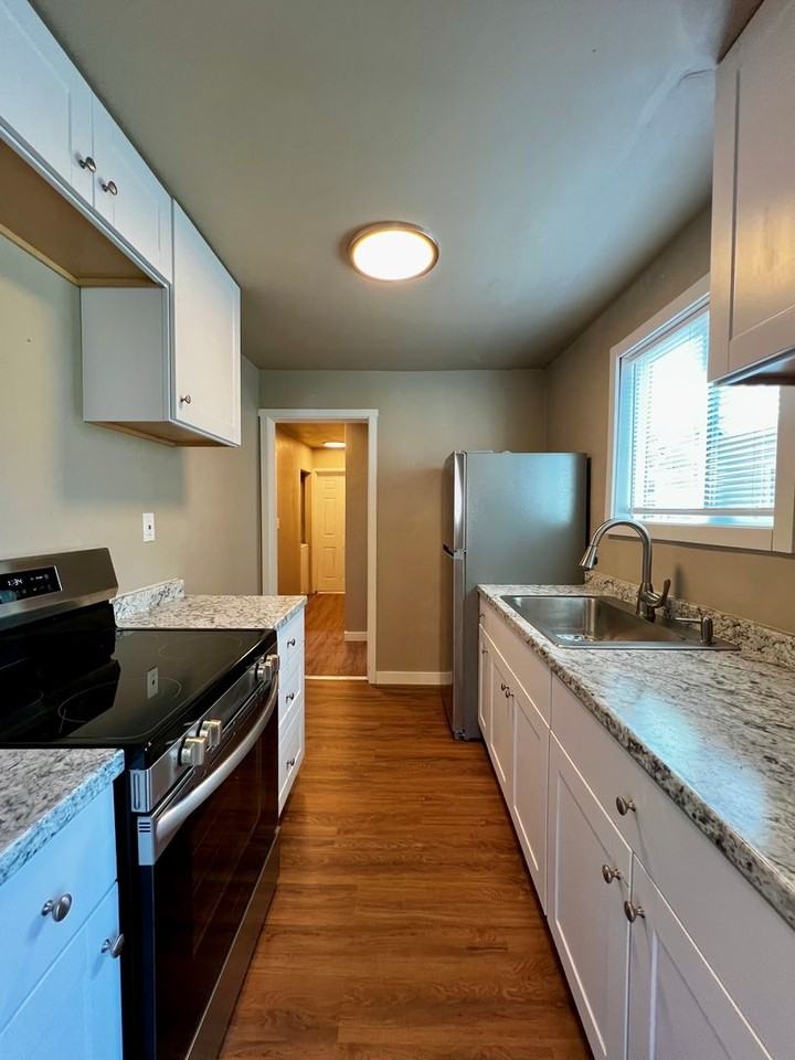 921 S 11th Ave - Photo 6 of 16