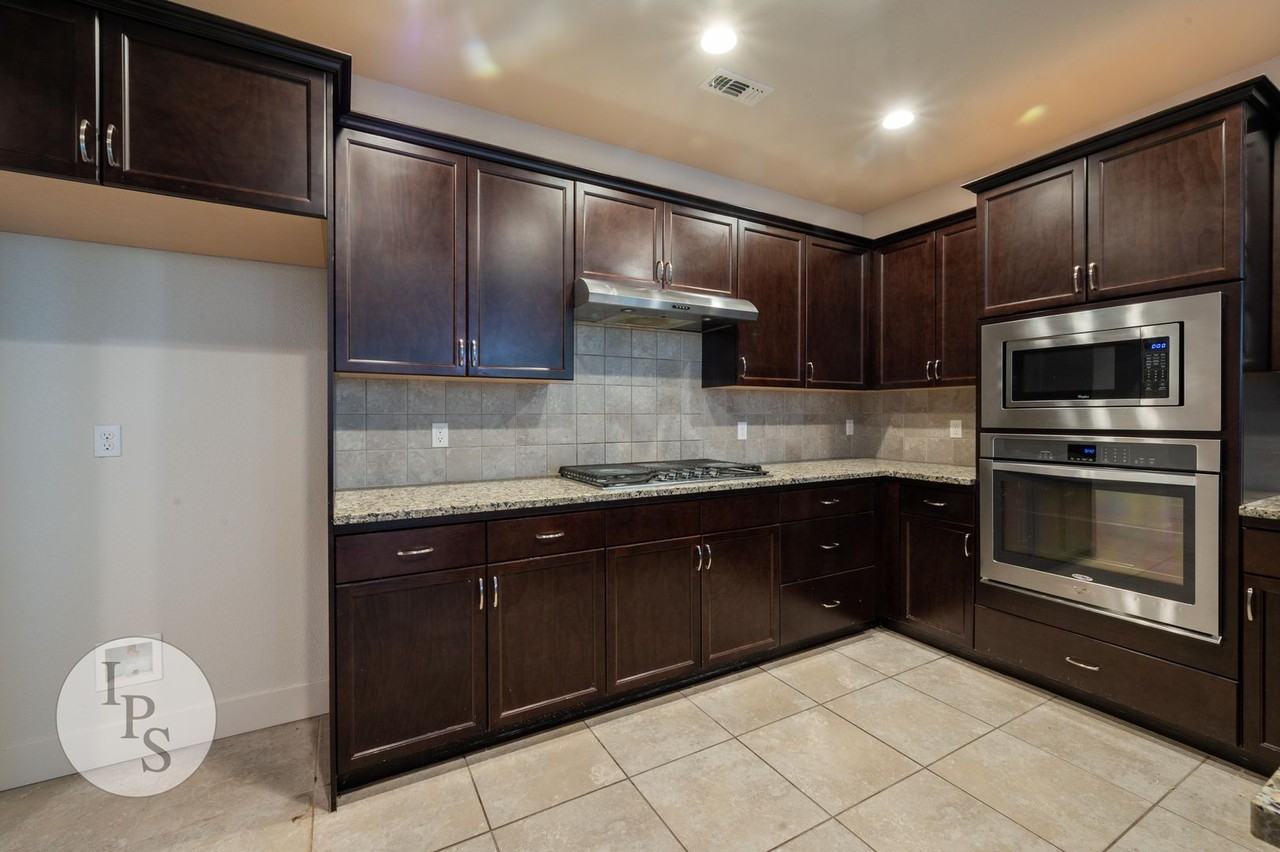 3245 Lexington Ave - Photo 7 of 30