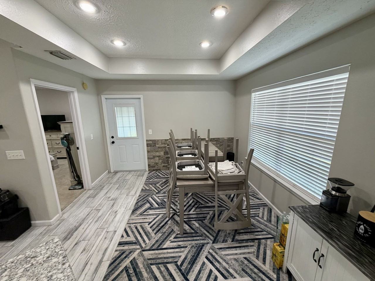 5424 Nicole Blvd - Photo 4 of 16