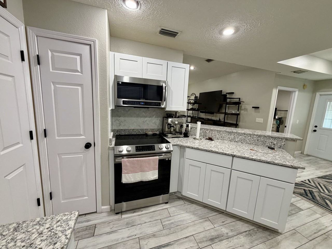 5424 Nicole Blvd - Photo 6 of 16