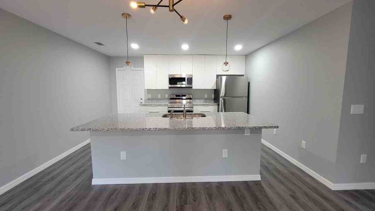 7076 N Regent Ter - Photo 4 of 11