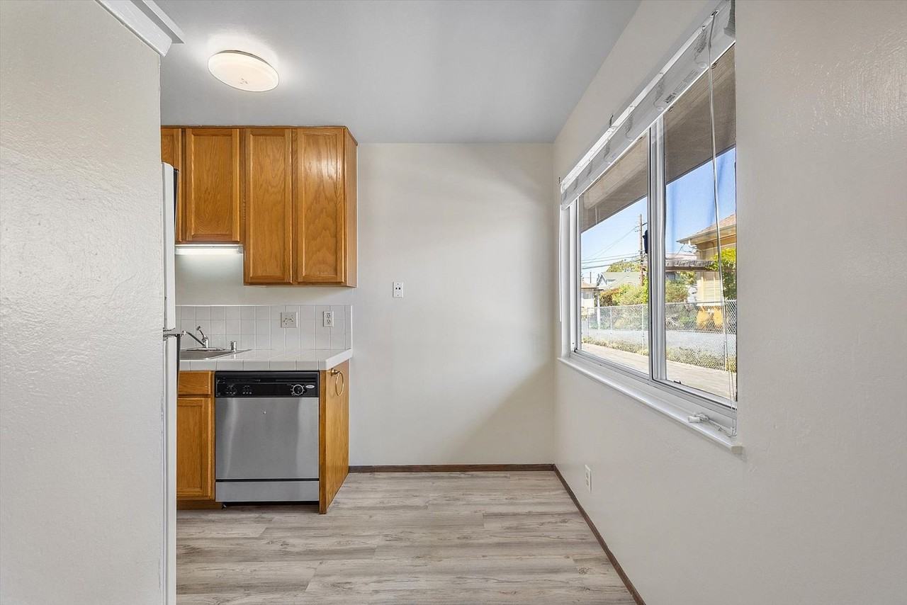 2911 Deakin St #3 - Photo 6 of 12