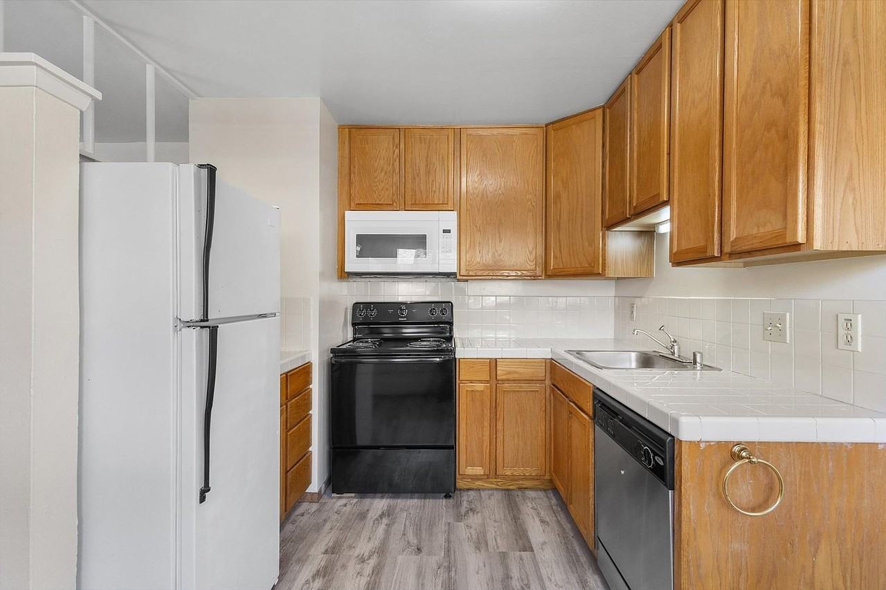 2911 Deakin St #3 - Photo 7 of 12