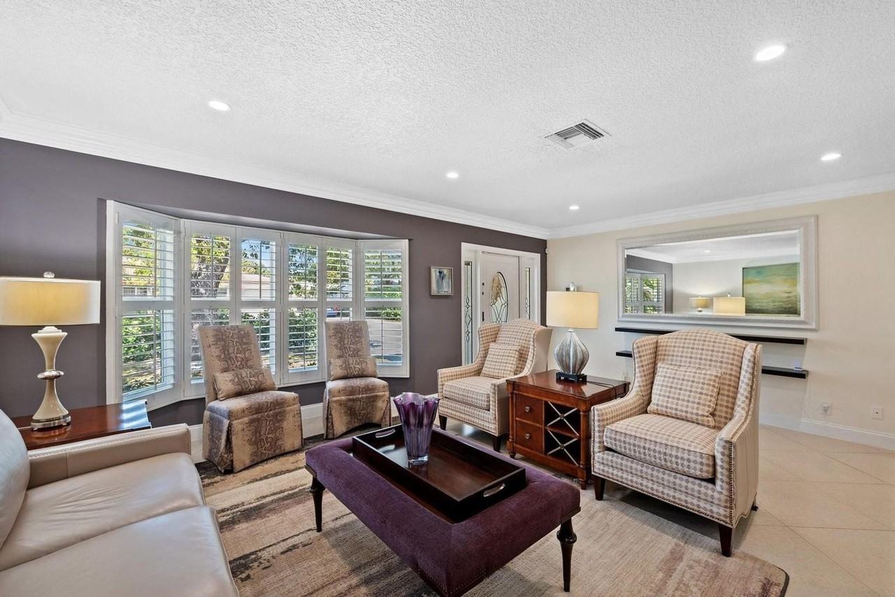 2200 Ne 36th St - Photo 6 of 17