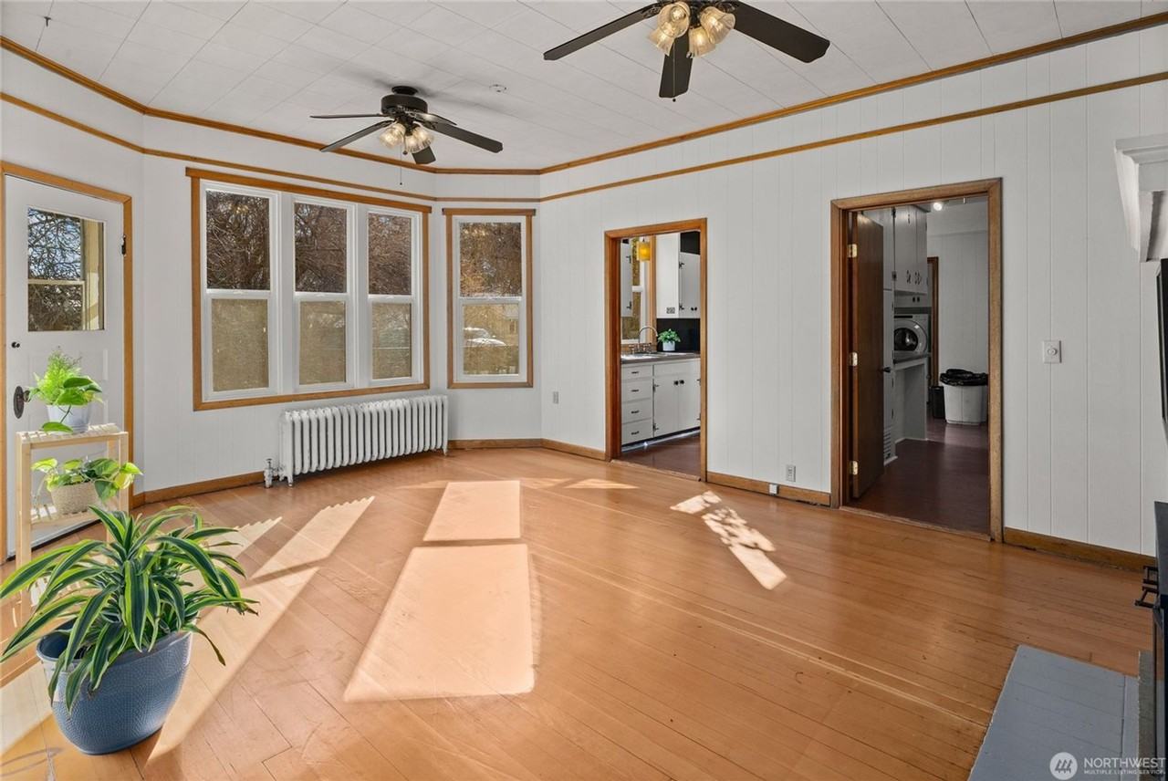 312 E Manitoba Ave - Photo 2 of 25