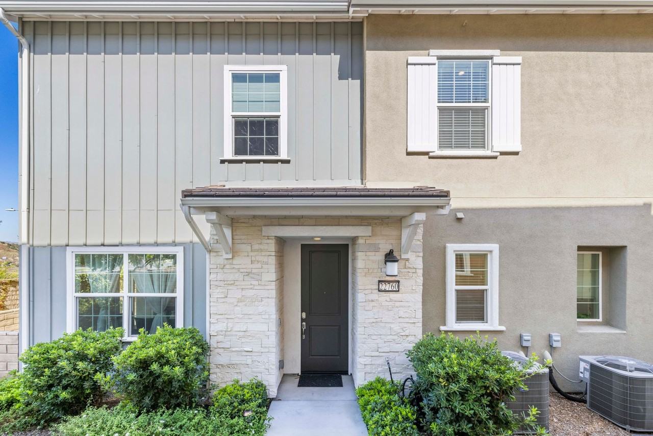 22760 Harmony Dr - Photo 3 of 50