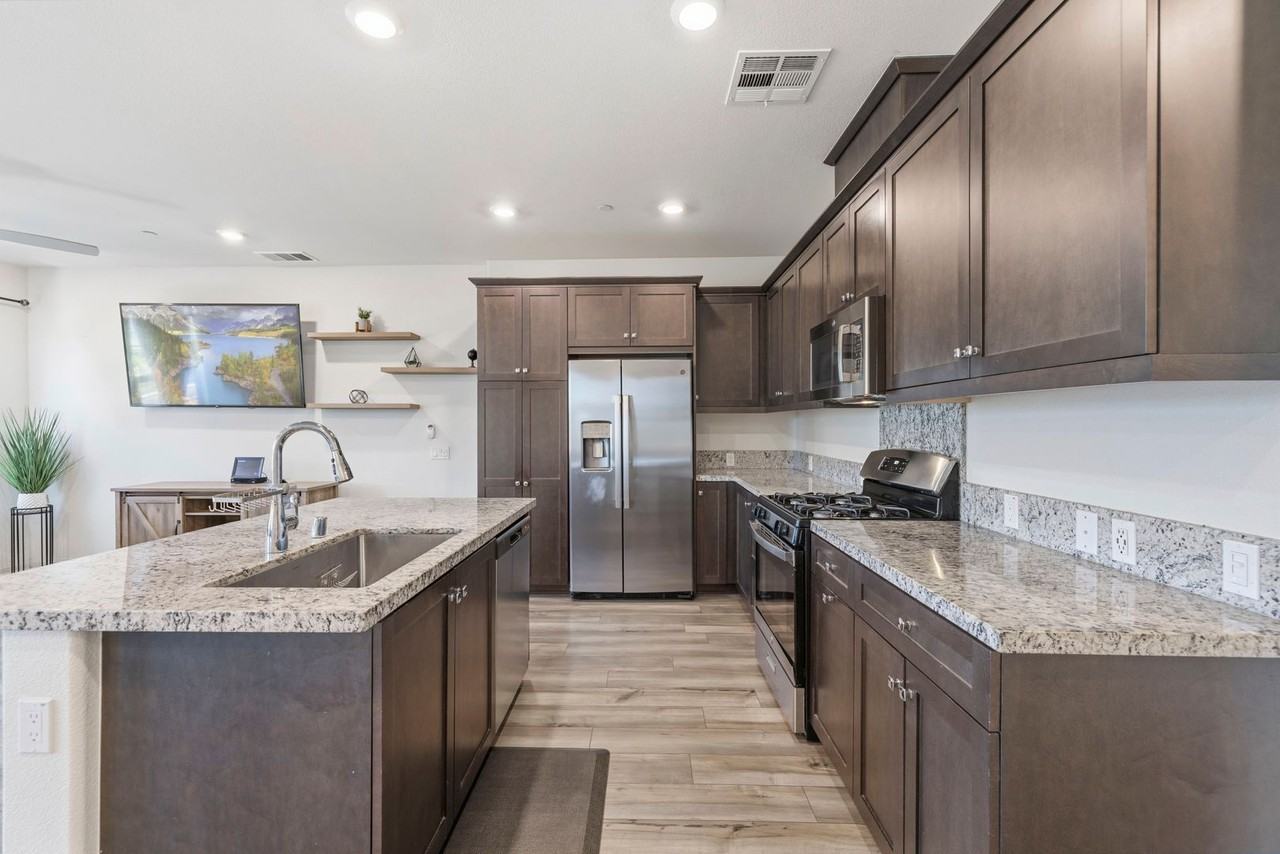 22760 Harmony Dr - Photo 4 of 50