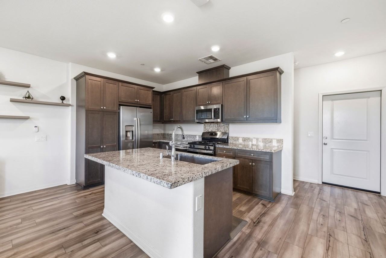 22760 Harmony Dr - Photo 6 of 50