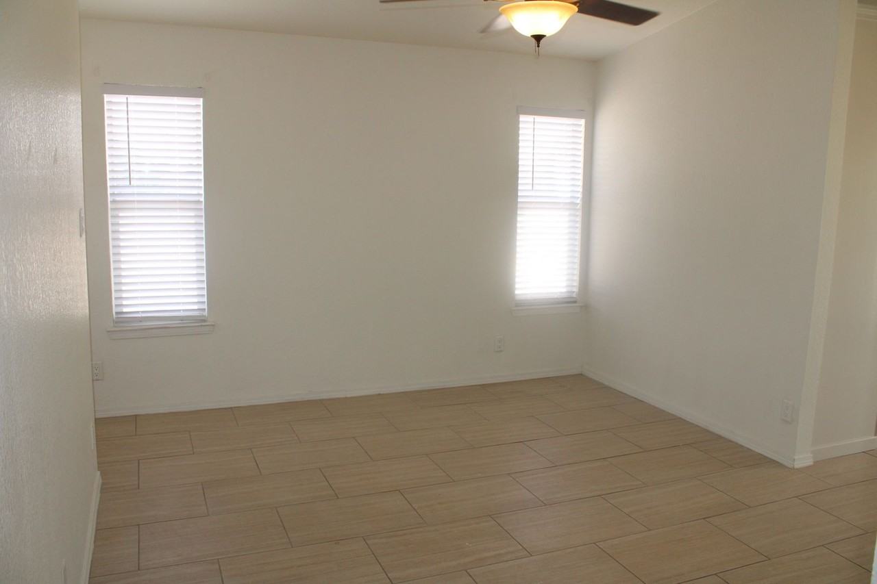 1651 Saint Stephen Pl - Photo 3 of 24