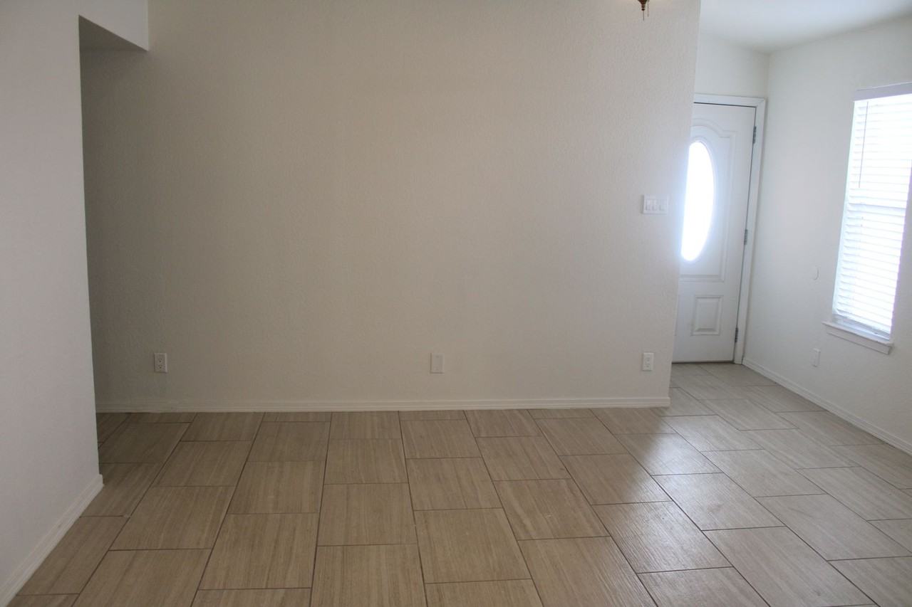 1651 Saint Stephen Pl - Photo 4 of 24