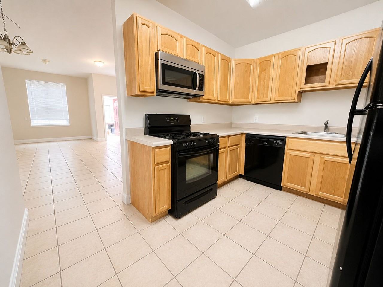 1828 N Willington St - Photo 7 of 19