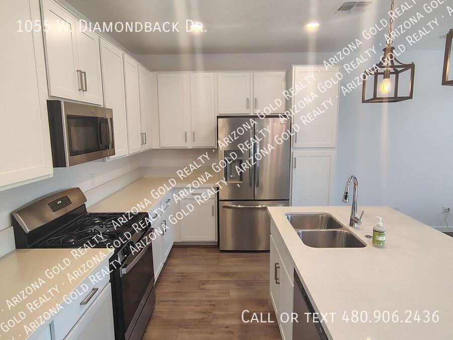 1055 W Diamondback Dr - Photo 5 of 27