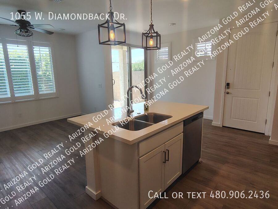 1055 W Diamondback Dr - Photo 6 of 27