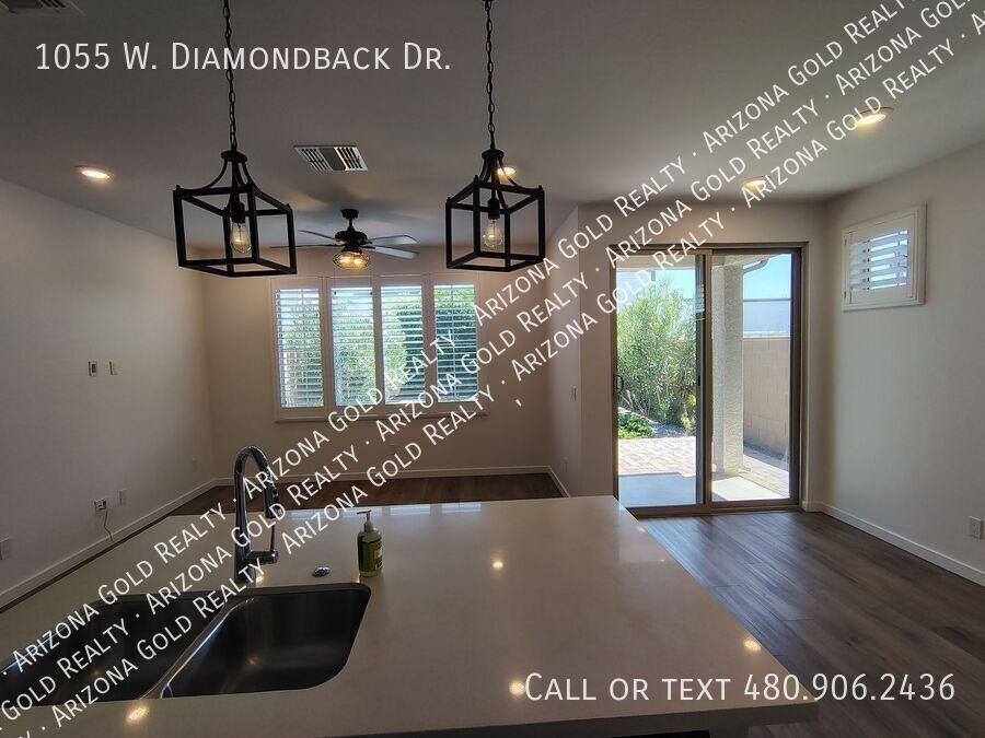 1055 W Diamondback Dr - Photo 7 of 27
