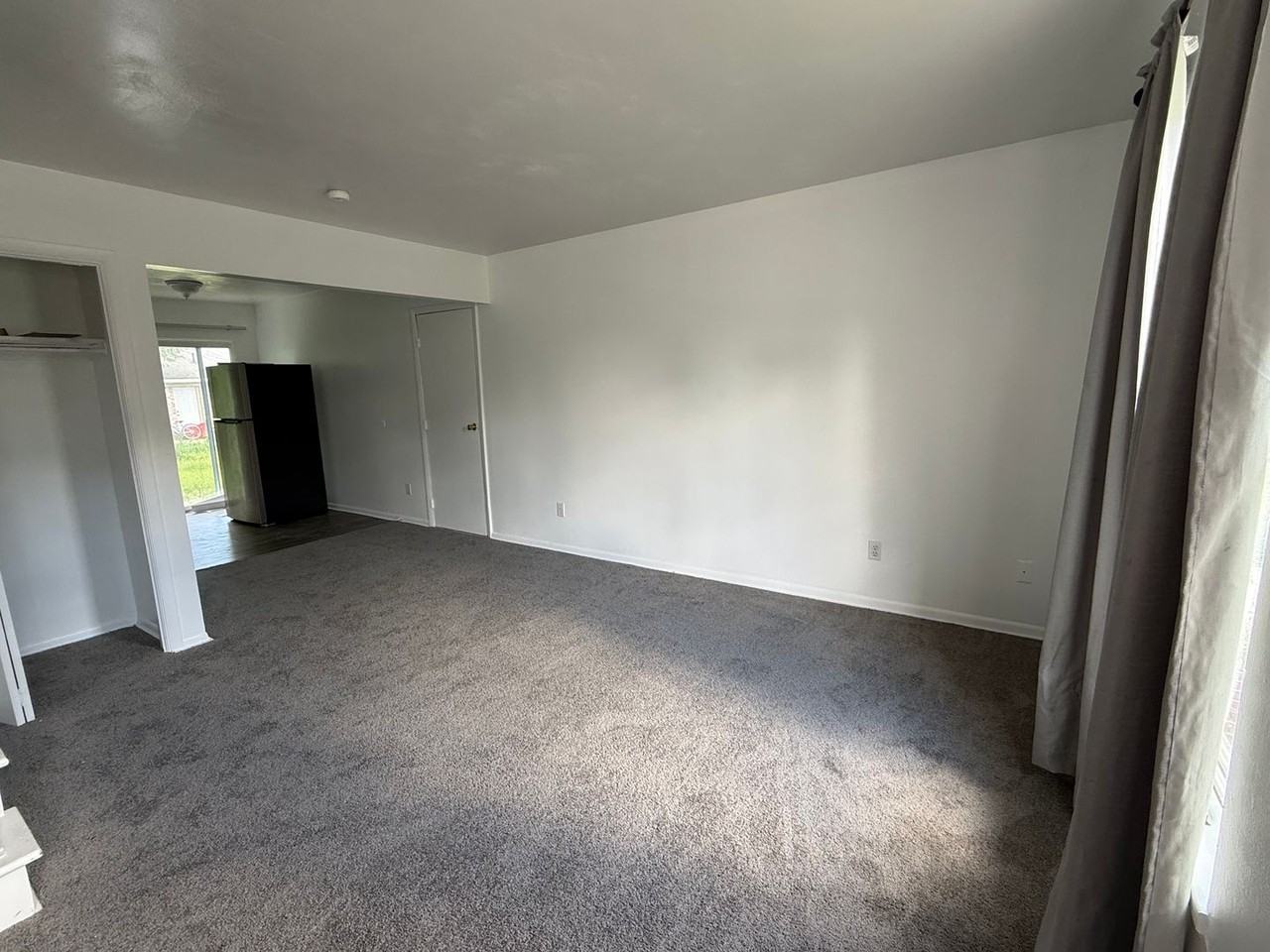 490 Melissa Ct - Photo 2 of 7