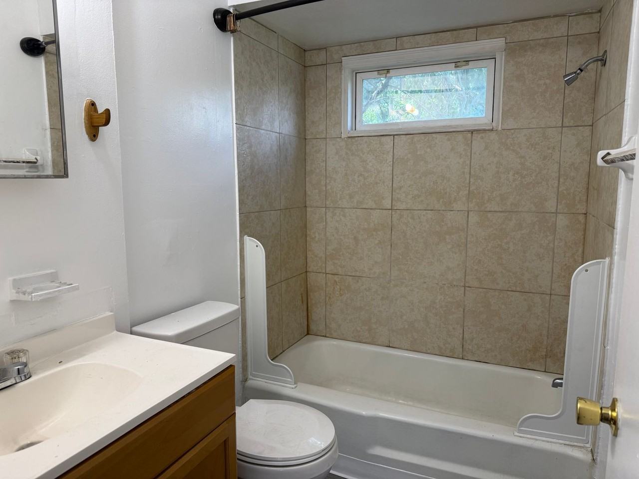 490 Melissa Ct - Photo 4 of 7