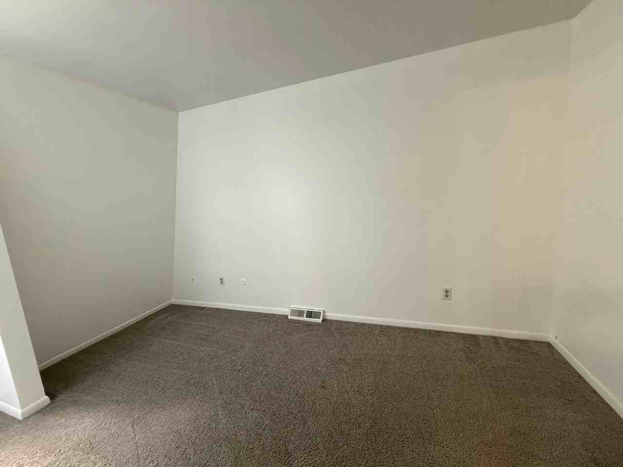 490 Melissa Ct - Photo 6 of 7