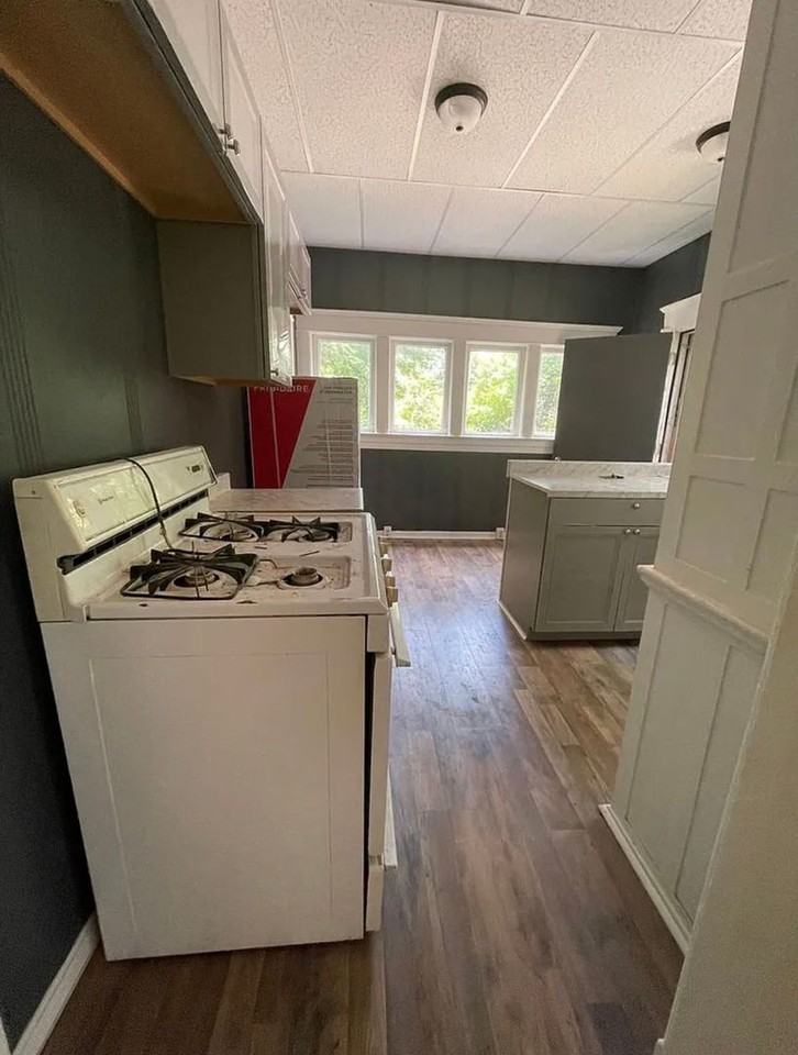 137 E Wallace Ave #2 - Photo 2 of 11