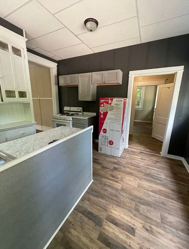 137 E Wallace Ave #2 - Photo 3 of 11